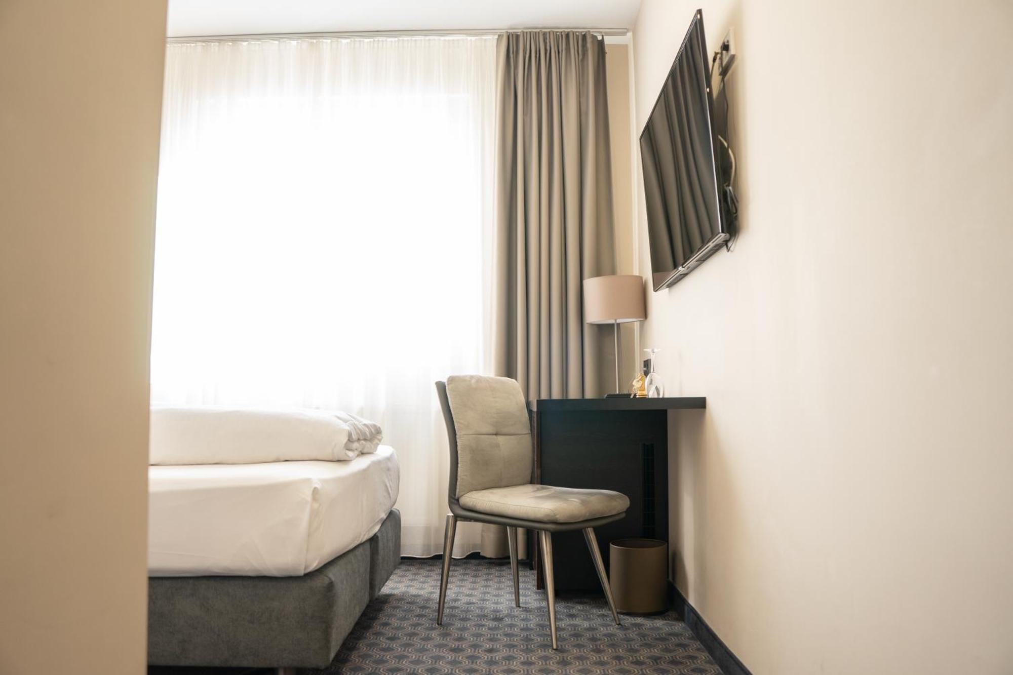 Remstal Hotel Вайнштадт Экстерьер фото