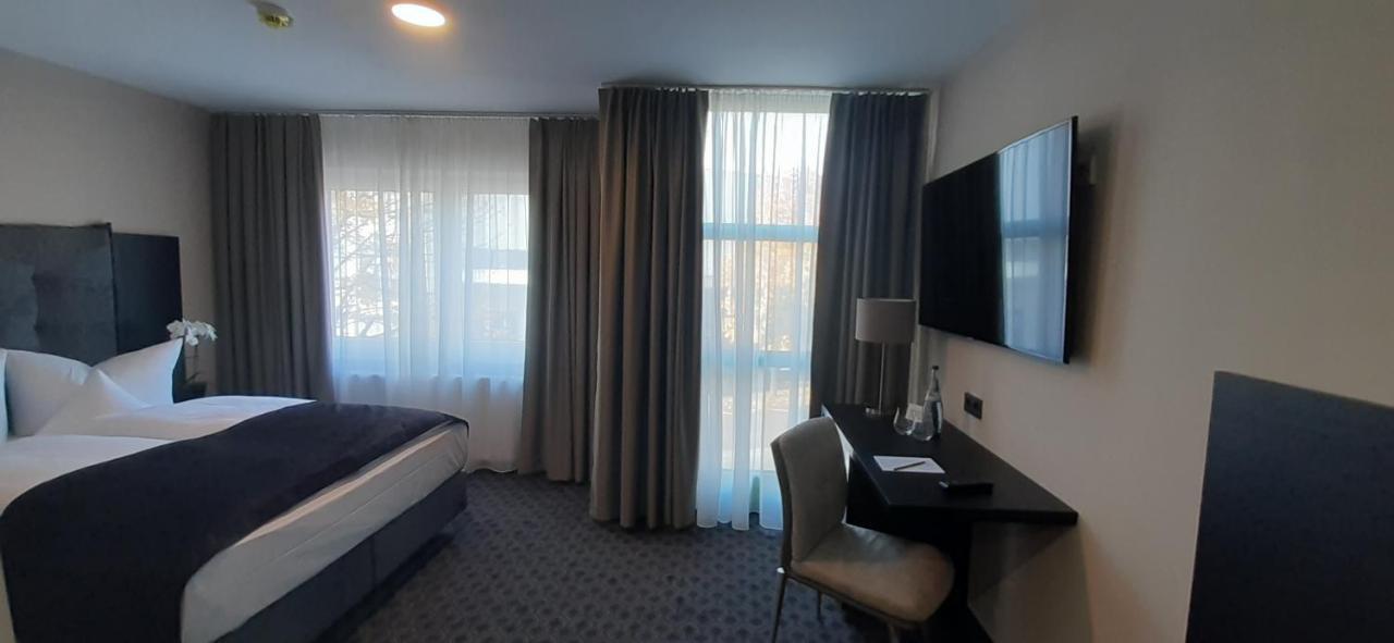 Remstal Hotel Вайнштадт Экстерьер фото